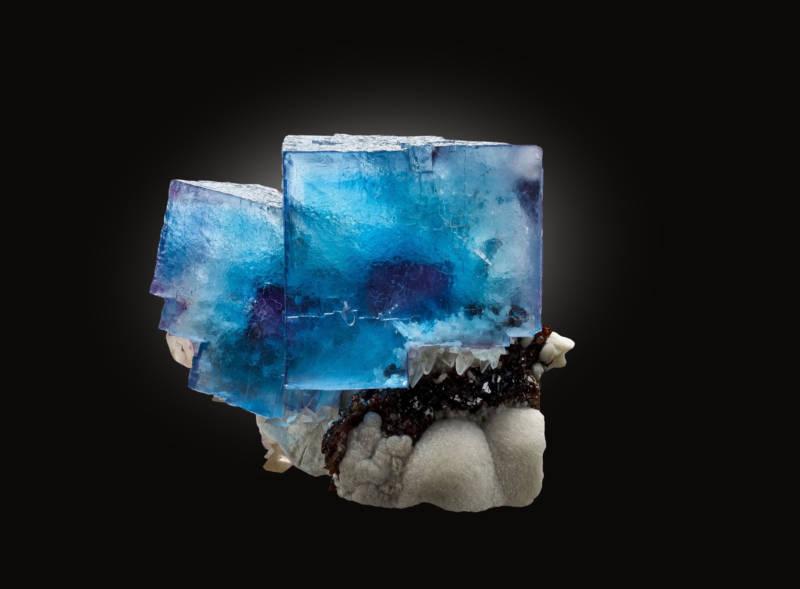 Fluorit auf Calcit mit Sphalerit aus Illinois, USA